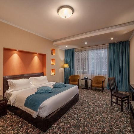 Jannat Regency Hotel Bishkek Exterior photo