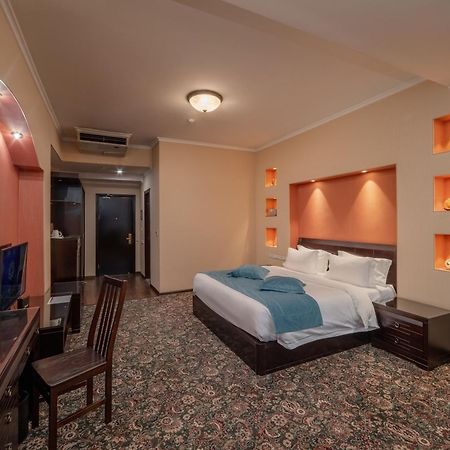 Jannat Regency Hotel Bishkek Exterior photo