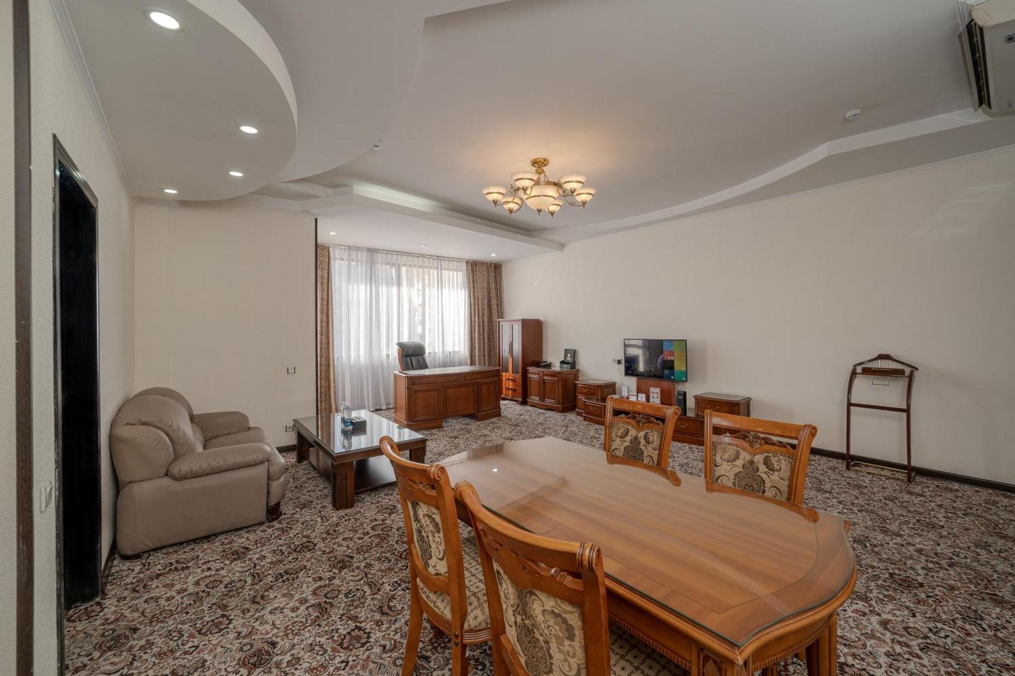 Jannat Regency Hotel Bishkek Exterior photo