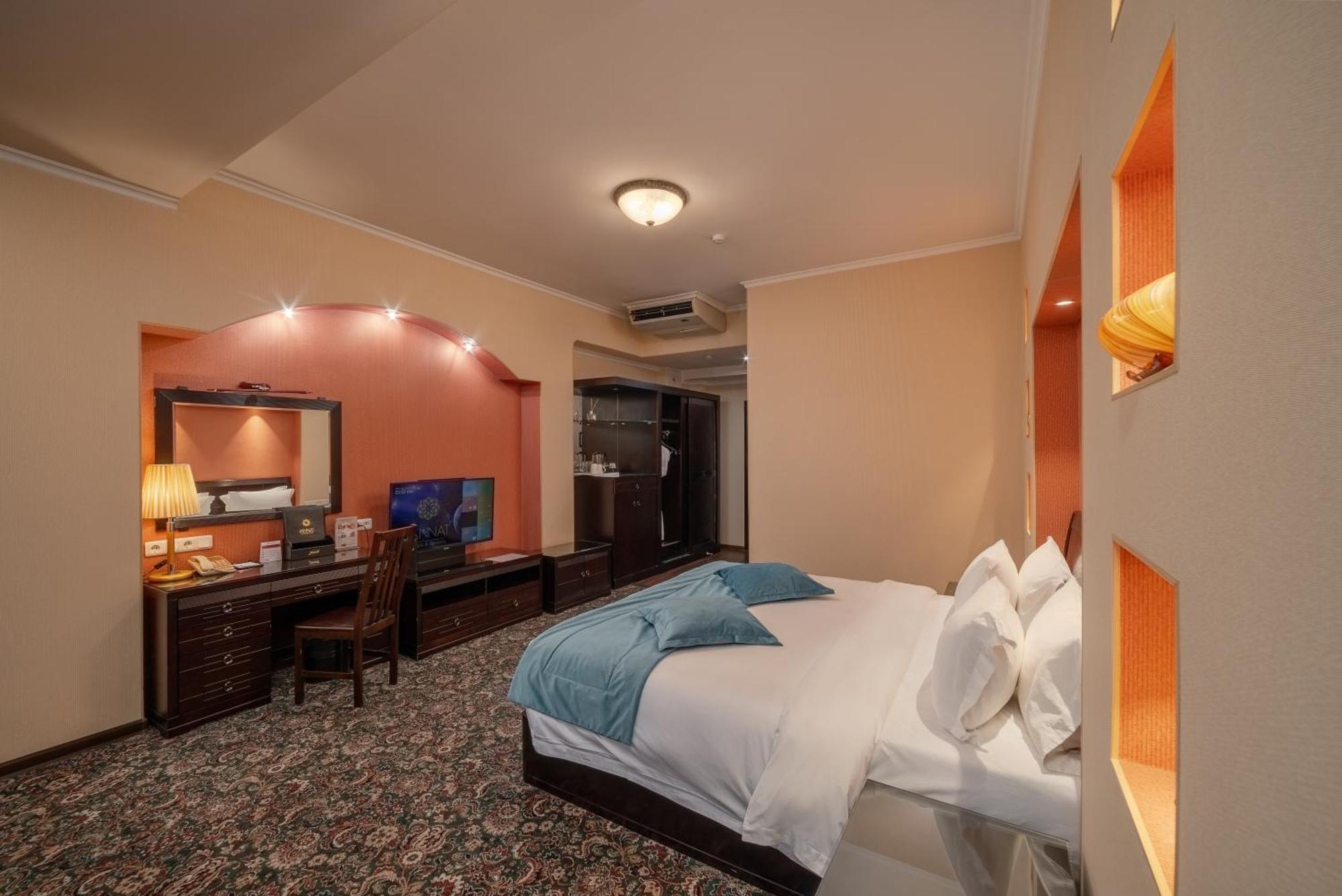 Jannat Regency Hotel Bishkek Exterior photo