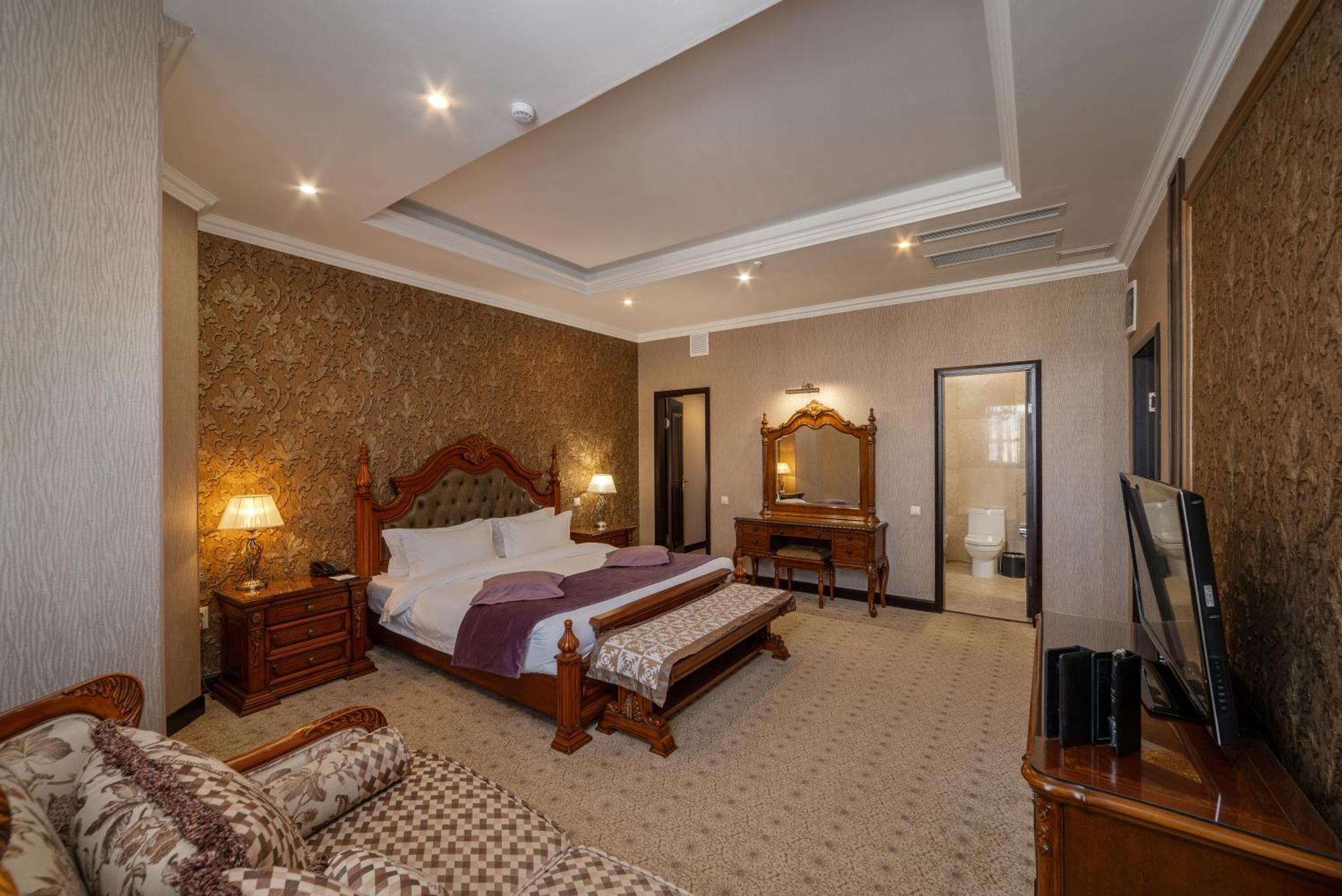 Jannat Regency Hotel Bishkek Room photo